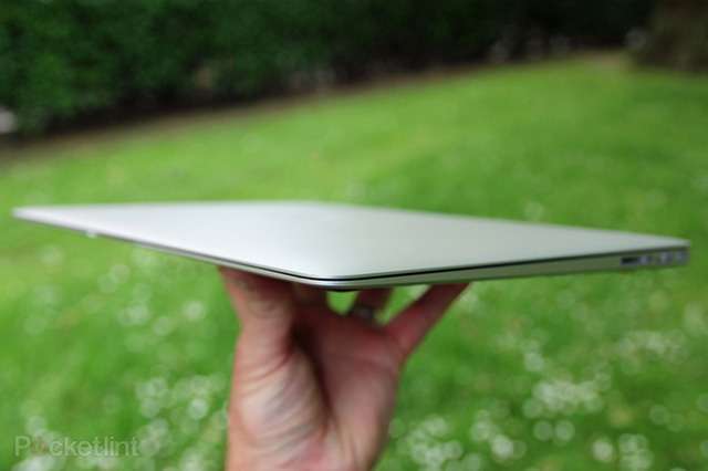 Laptop ngày nay mà ví dụ là chiếc MacBook Air của Apple ngày nay không chỉ có kích thước siêu mỏng mà còn mang trong mình sức mạnh xử lý đáng kinh ngạc.