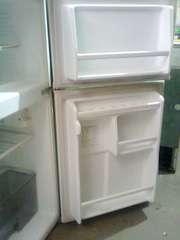 Ảnh số 2: Tủ lạnh Samsung 150 lít, màu trắng, hình thức còn mới, đẹp, chạy lạnh tốt, máy êm, không tốn điện, nội thất đầy đủ. - Giá: 1.520.000