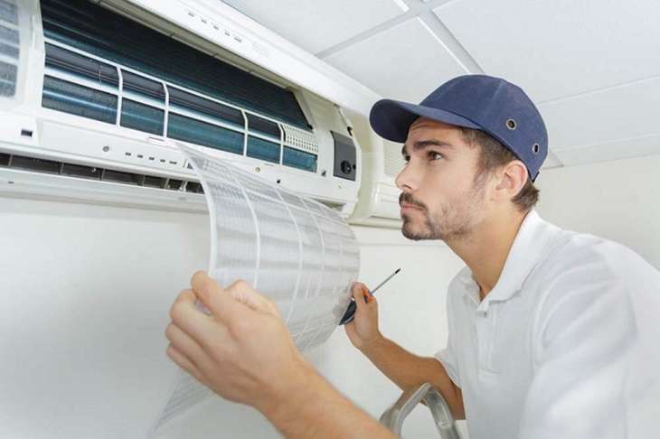 Hướng dẫn vệ sinh máy lạnh đơn giản đúng cách an toàn tại nhà