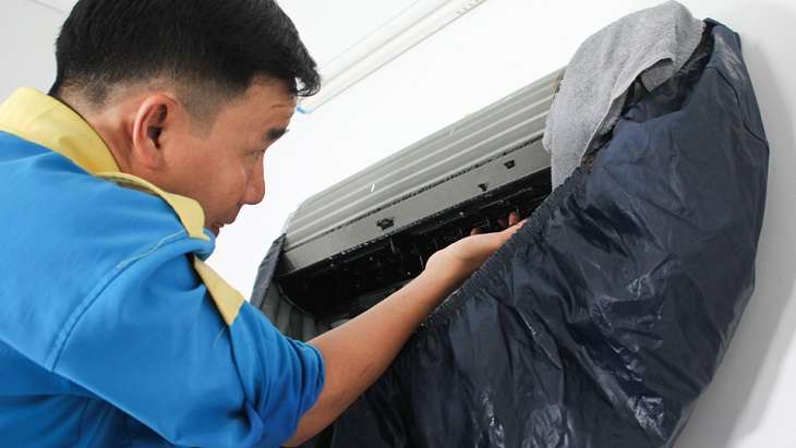 Hướng dẫn vệ sinh máy lạnh đơn giản đúng cách an toàn tại nhà