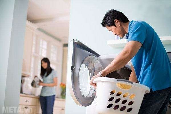 Vị trí không vững chắc, cân bằng là nguyên nhân làm cho máy giặt bị rung lắc mạnh trong quá trình vận hành.