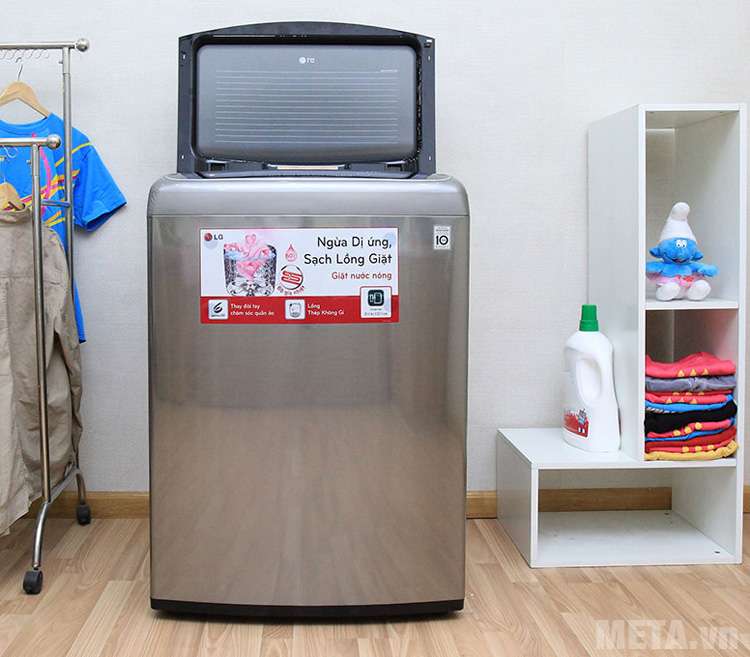  Máy giặt LG WF-D2017HD có thiết kế cửa trên tiện ích giúp dễ dàng lấy và cho quần áo vào máy giặt 
