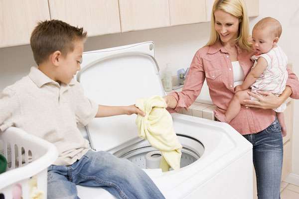 Nếu gia đình có từ 4 đến 6 người hoặc gia đình trẻ có con nhỏ, lựa chọn loại máy giặt từ 8 kg đến 9 kg là phù hợp