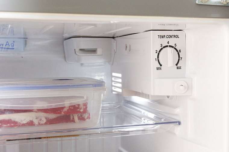 Nút điều chỉnh nhiệt độ ngăn mát tủ lạnh
