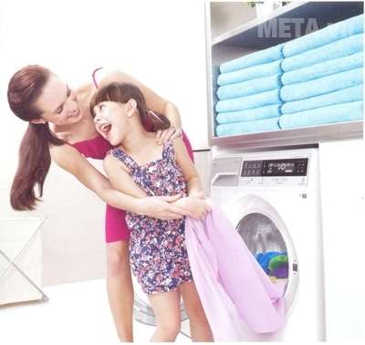 Máy giặt Electrolux cửa trước tích hợp nhiều tính năng hiện đại.