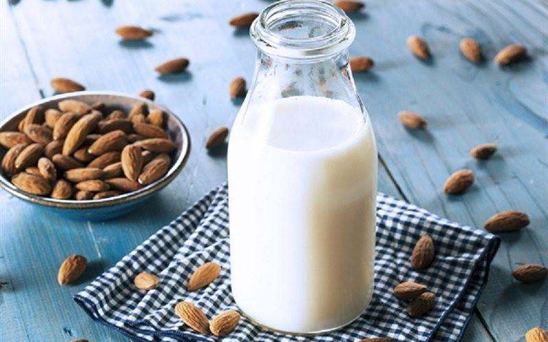 Máy Vitamix Prep 3 làm sữa hạnh nhân