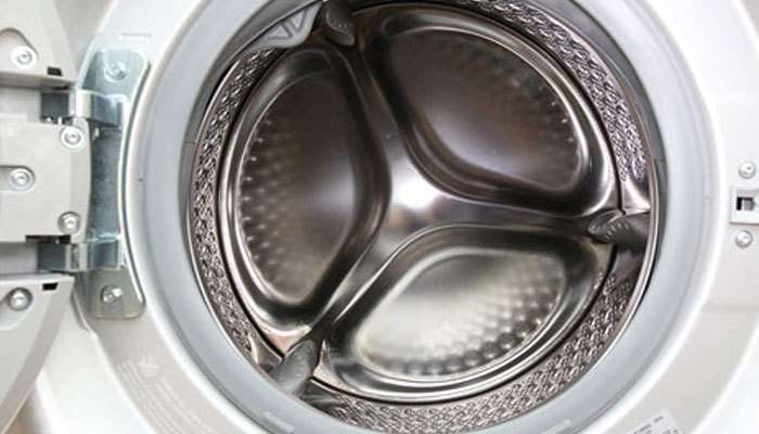 Máy giặt Electrolux EWF12832S với lồng giặt bằng thép không gỉ