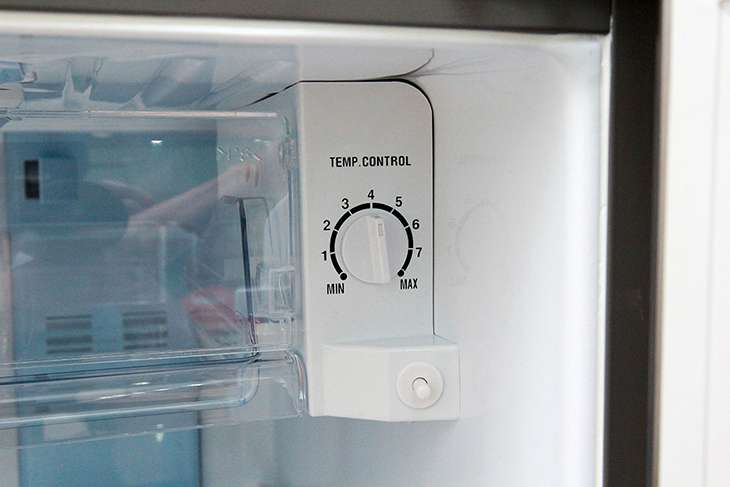 Tủ lạnh đang được đặt ở mức công suất nhỏ