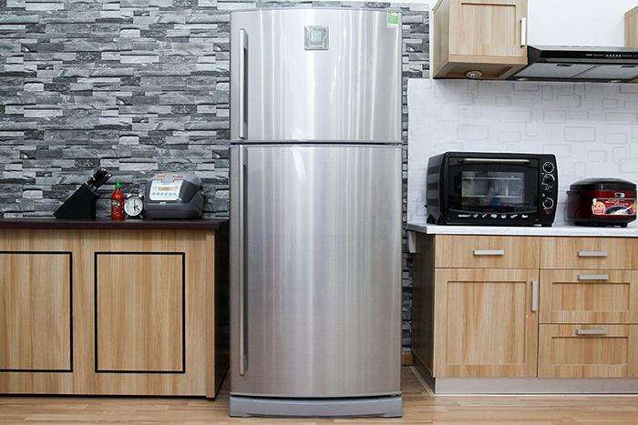 Tủ lạnh Electrolux ETE4407SD nổi bật với vỏ ngoài màu Bạc