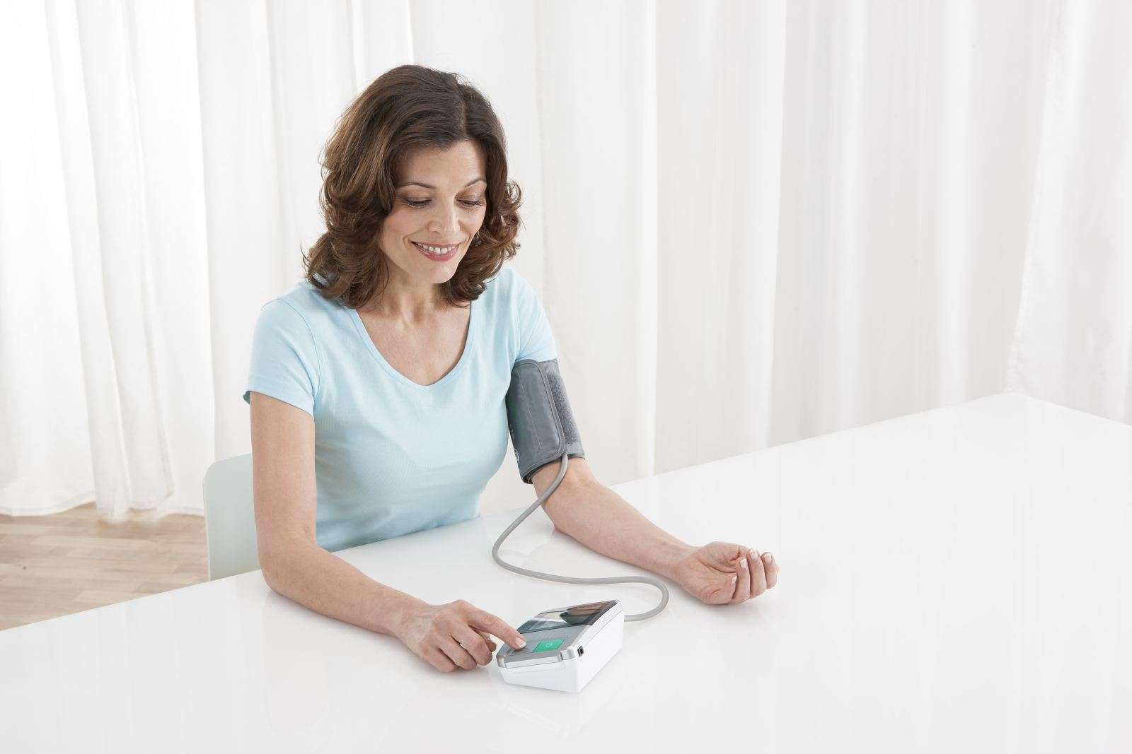 Máy đo huyết áp bắp tay MTS kiểm soát huyết áp tại nhà dễ dàng