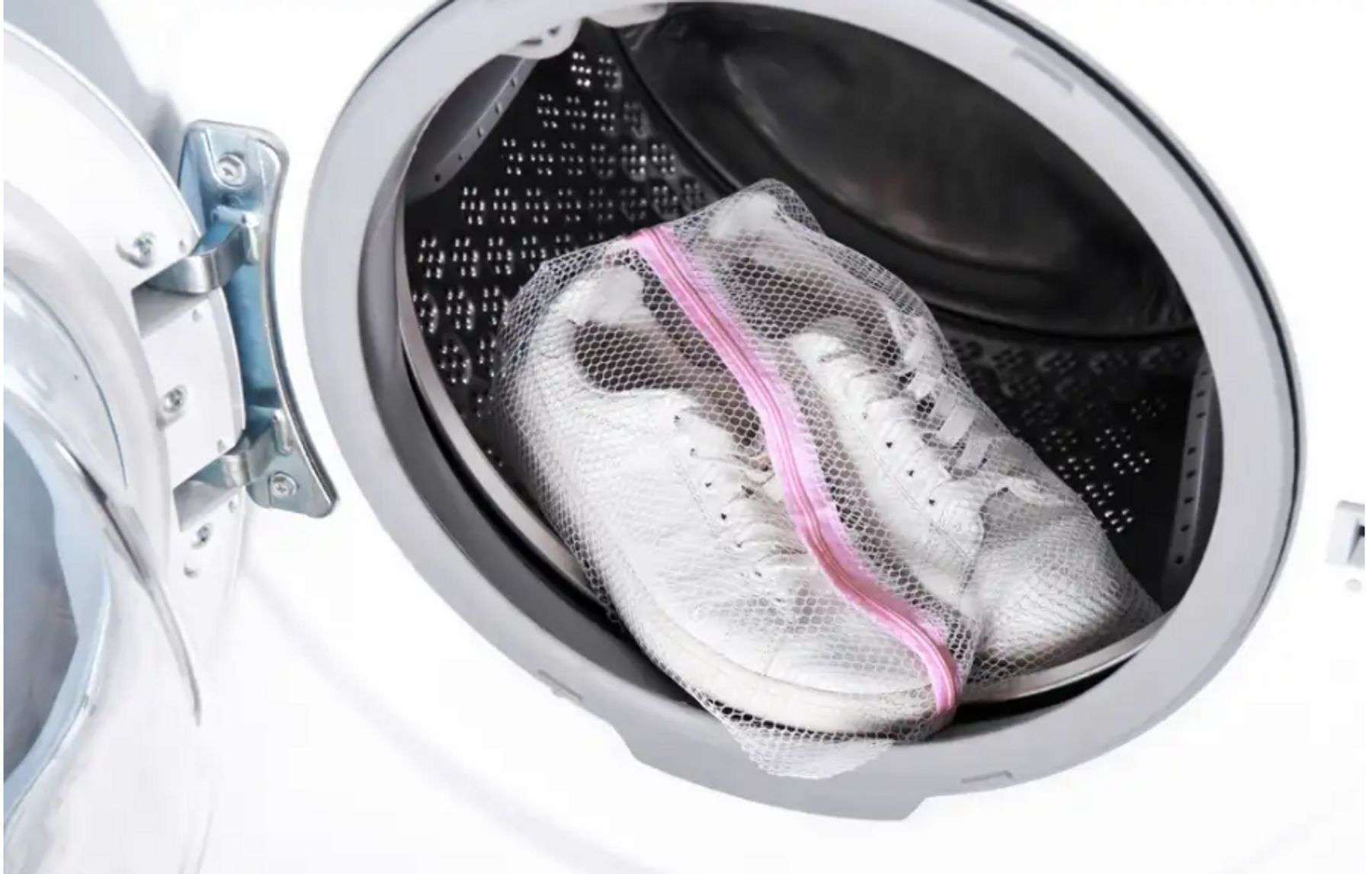 Máy giặt chỉ thích hợp giặt một số loại giày vải tốt và đặc biệt là không nên dùng cho giày da | Cleanipedia 