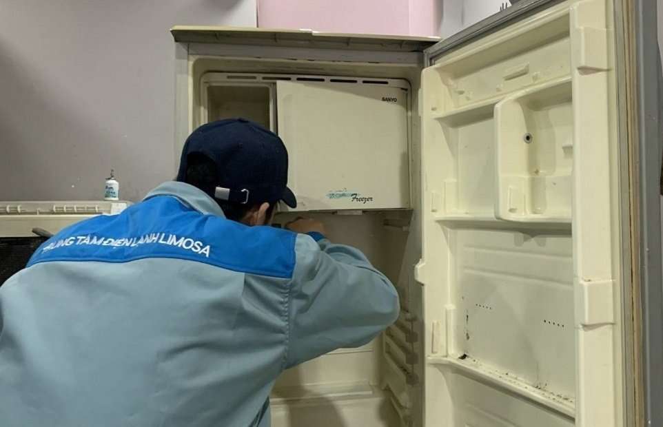 Sửa tủ lạnh tại nhà quận 7 - Dịch vụ uy tín, thợ kỹ | Limosa