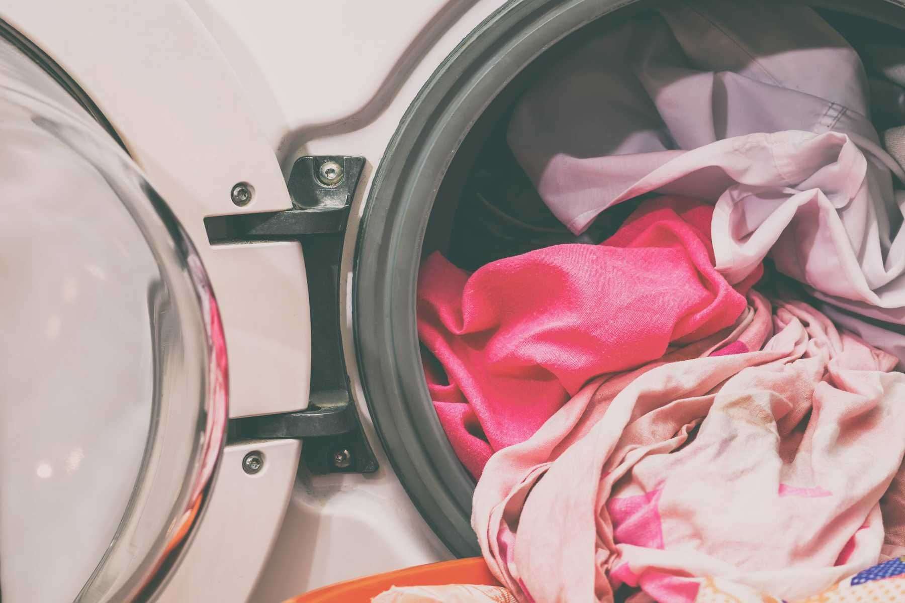 Dịch vụ giặt sấy lấy liền giá rẻ miễn phí giao nhận | Cleanipedia