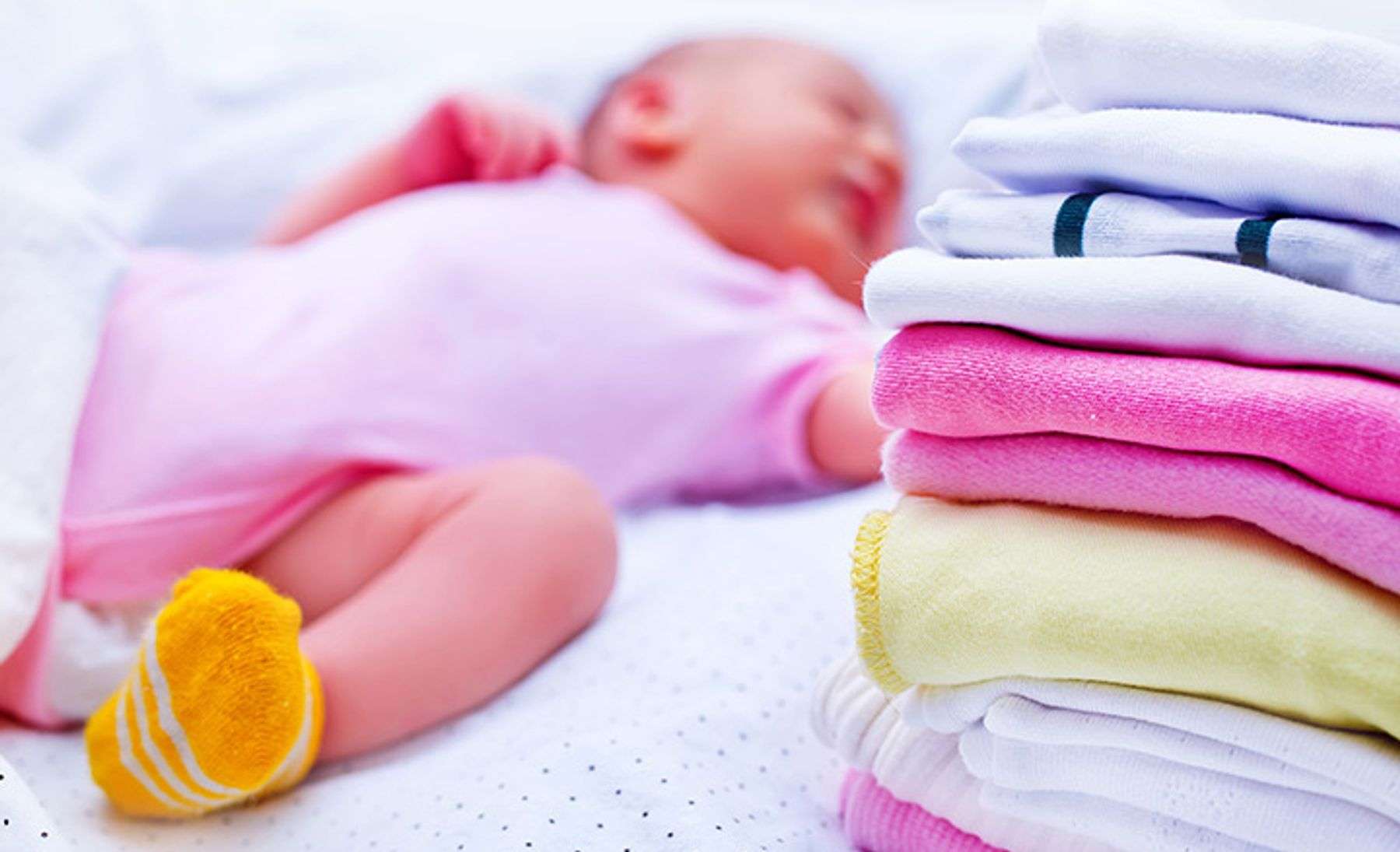 Giặt quần áo sơ sinh với bột giặt và nước xả vải liệu có an toàn?