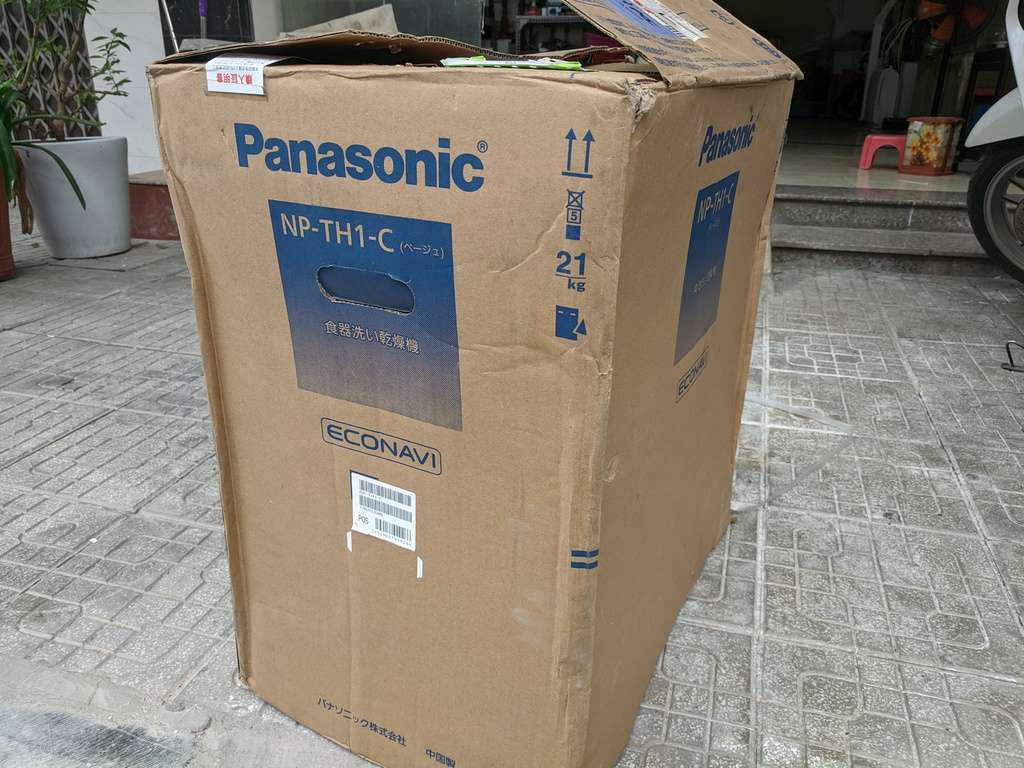 Máy rửa bát Panasonic NP-TH1 hàng mới 100% nguyên seal nguyên hộp (seri EC0288)