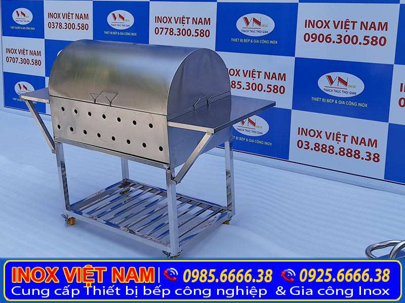 Mẫu bếp nướng than inox 304 có nắp chụp do đơn vị Inox Việt Nam sản xuất. Có rất nhiều mẫu và giá bếp nướng than inoxbên dưới hoặc xem tại Showroom.