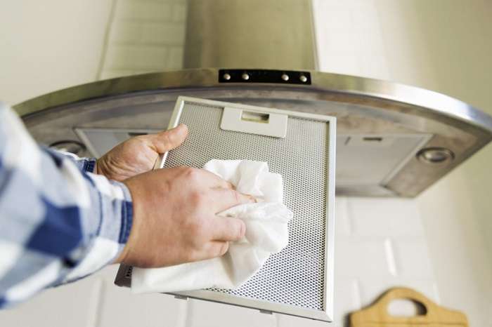 Cách vệ sinh máy hút mùi nhà bếp hiệu quả đơn giản - Vệ sinh công nghiệp Toàn Tâm