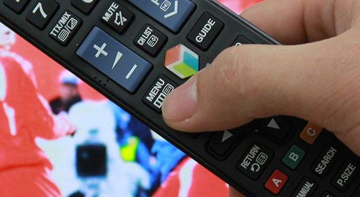 Nhấn nút Menu trên remote