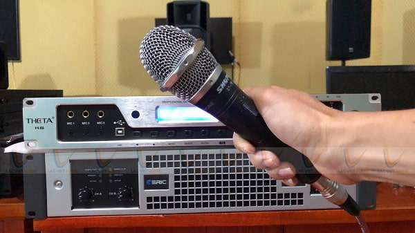 Cách chỉnh micro hát nhẹ dựa vào chính thiết bị