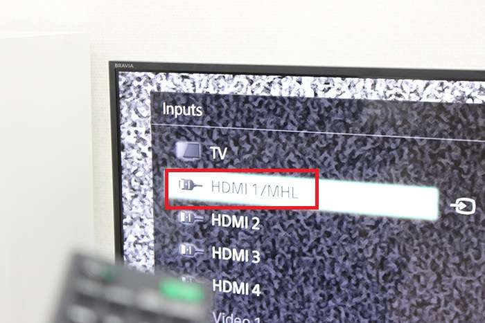 Tại Inputs, bạn chọn vào tín hiệu HDMI / MHL.