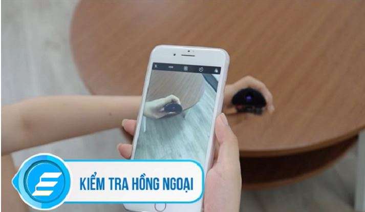 Bước 3: Kiểm tra bằng camera trước của điện thoại