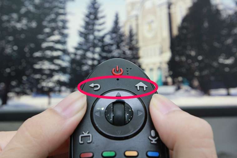 Đối với remote bluetooth LG: hướng remote về phía tivi, giữ 2 nút Return và Home trong 5 giây, tivi sẽ báo kết nối thành công.