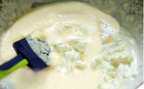 cách làm kem bằng máy đánh trứng 3