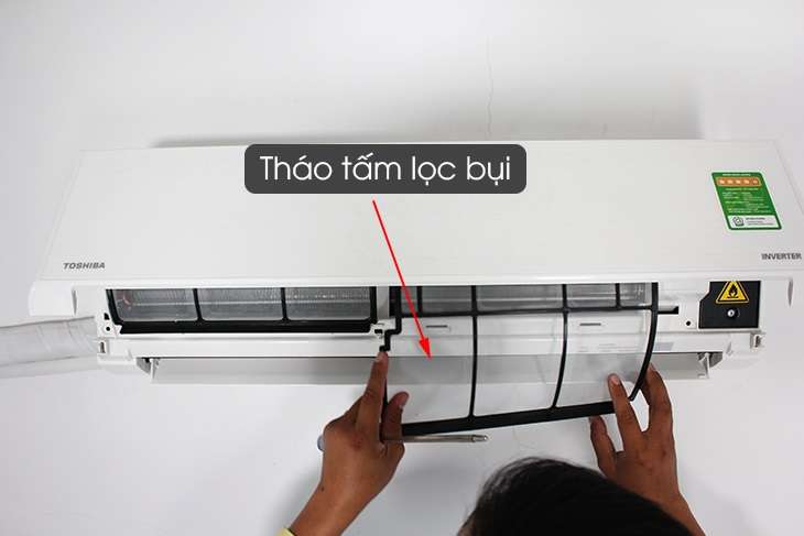 Cách sử dụng dung dịch vệ sinh máy lạnh đúng cách và hiệu quả tại nhà