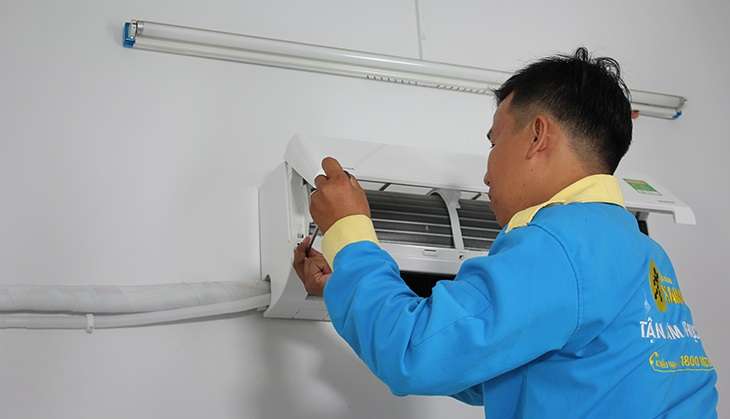 Cách sử dụng dung dịch vệ sinh máy lạnh đúng cách và hiệu quả tại nhà
