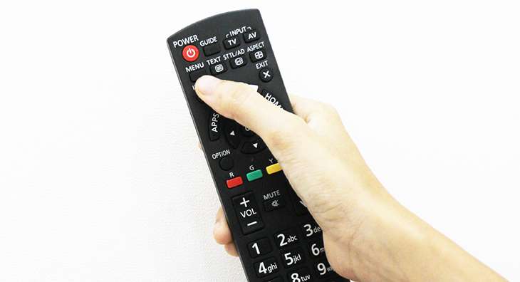 Nhấn nút MENU trên remote