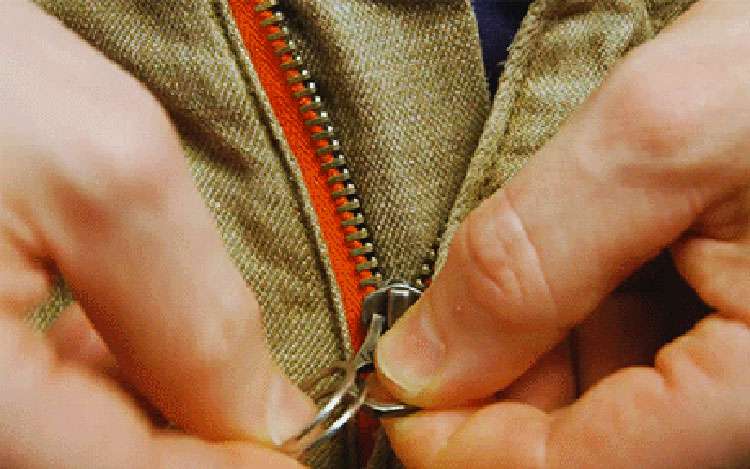 Cách sửa khóa kéo bị tuột cho túi xách, balo, quần áo cực dễ