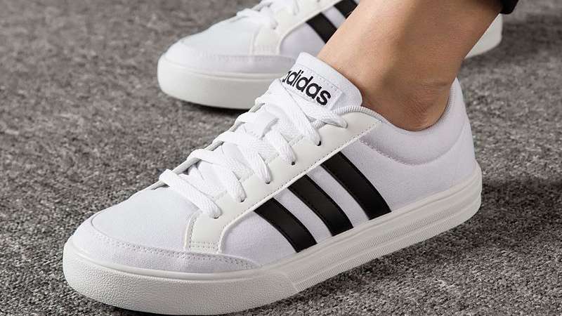 Cách vệ sinh giày vải Adidas