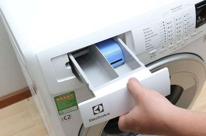 Cách vệ sinh máy giặt cửa ngang Electrolux đơn giản ngay tại nhà