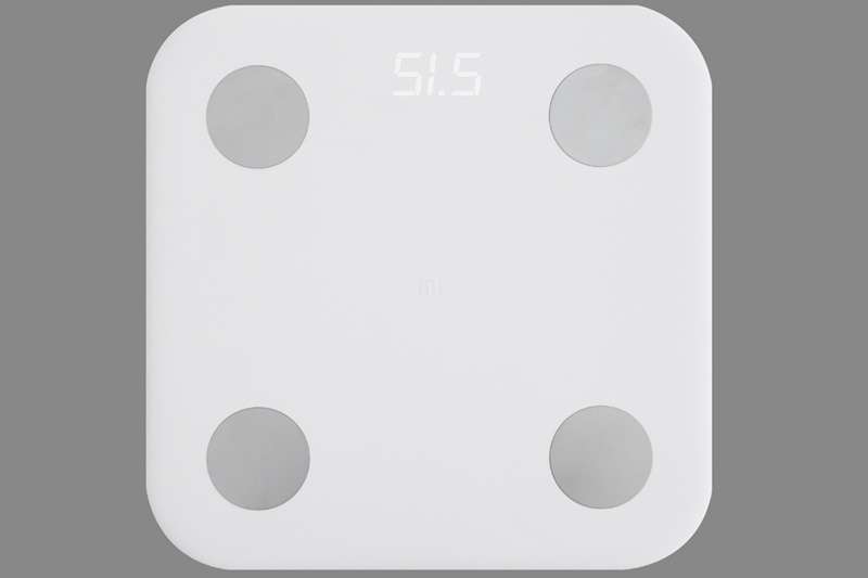 Màu trắng sáng, hình vuông với các góc bo cong gọn đẹp - Cân thông minh Xiaomi LPN4013GL 