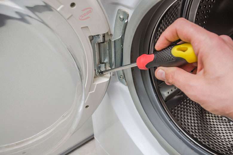 Hướng dẫn cách khắc phục máy giặt đang giặt bị ngừng