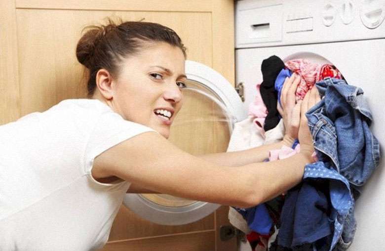 5 Nguyên nhân và cách khắc phục máy giặt chỉ xả nước mà không giặt