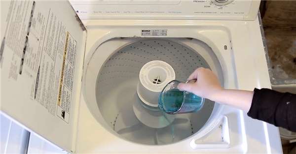 Thực hư về gói bột tẩy vệ sinh lồng giặt đang được ưa chuộng hiện nay