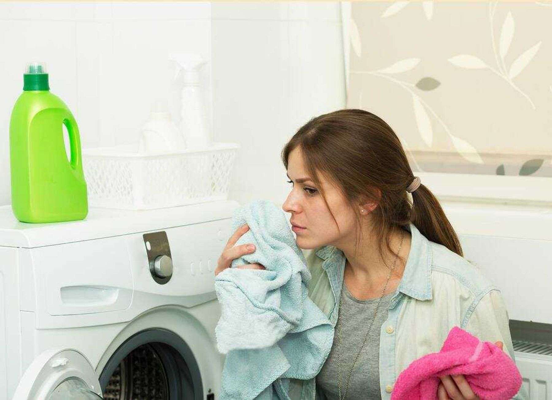Nếu bạn nhận thấy quần áo vẫn còn mùi sau khi giặt, có thể là do bị để ẩm quá lâu trong máy sau khi đã giặt xong