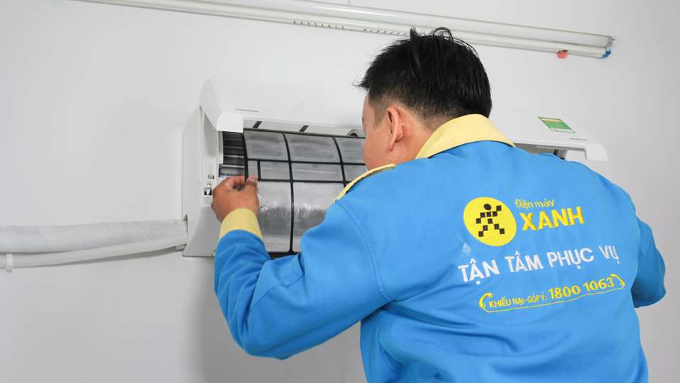Dịch vụ vệ sinh máy lạnh tại nhà | Trung Tâm Bảo Hành Điện Máy Xanh