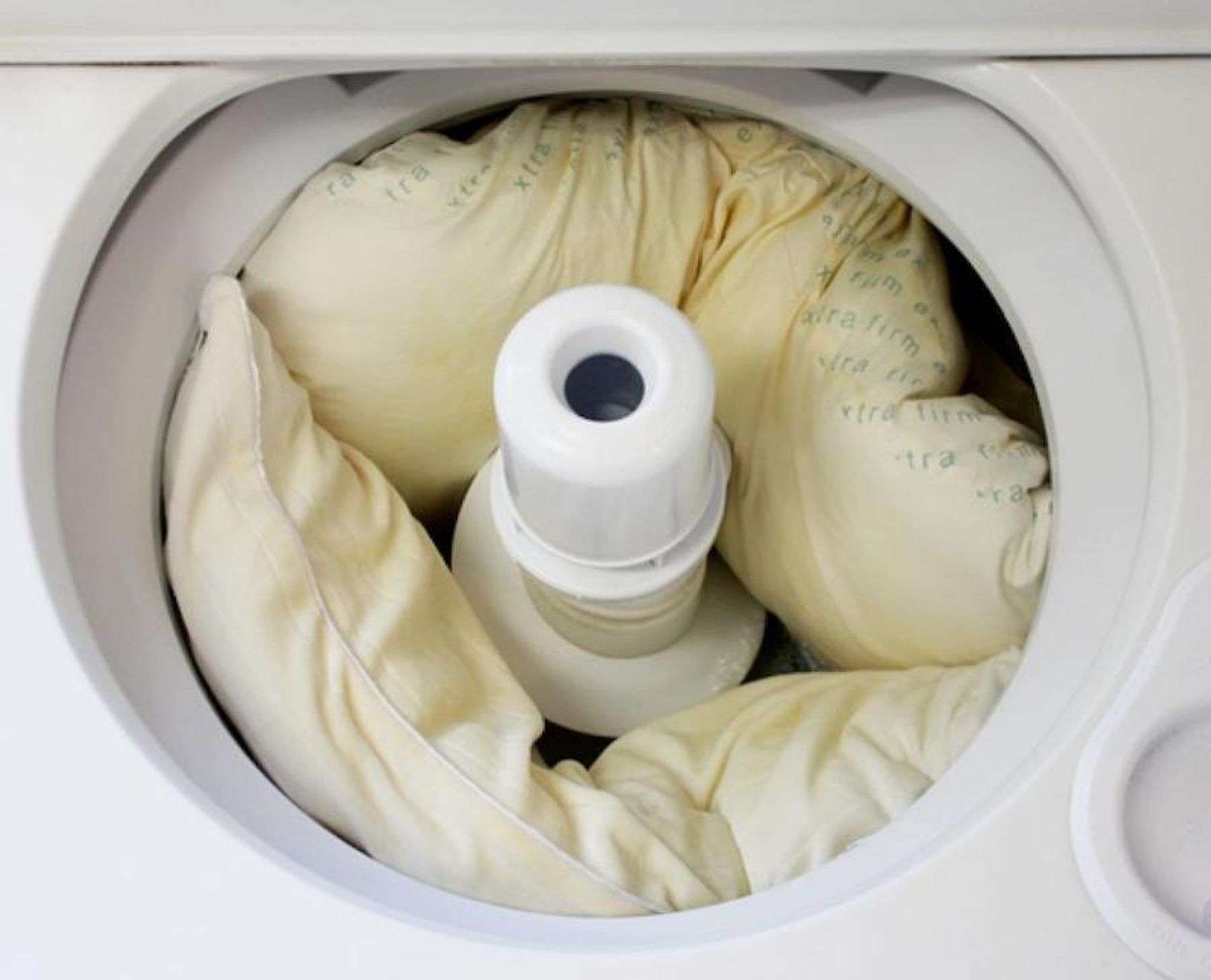 Hướng dẫn cách giặt ruột gối sạch bằng máy giặt