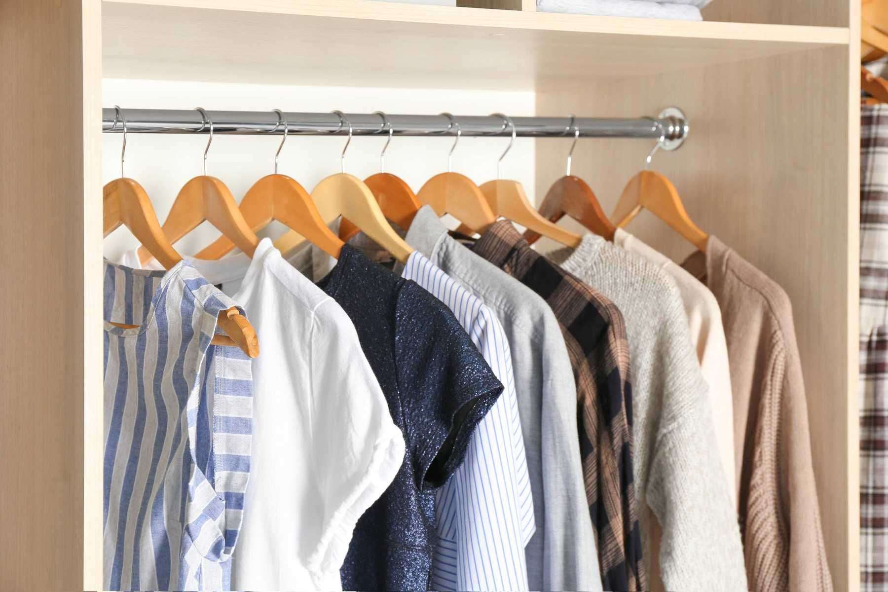 Cách giặt quần áo mới mua tránh phai màu đối với các loại vải thông thường