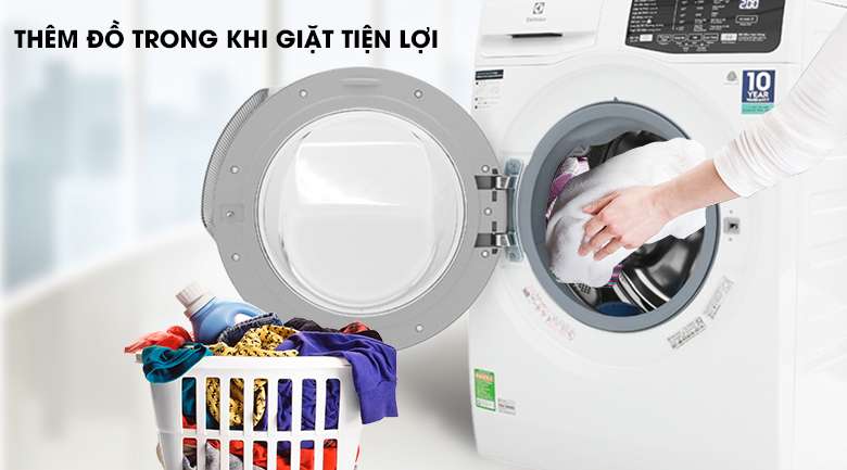 Thêm quần áo khi giặt - Máy giặt Electrolux Inverter 8 kg EWF8025CQWA 