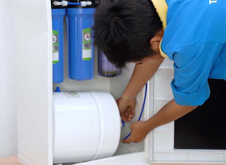 Hướng dẫn chi tiết cách lắp máy lọc nước từng bước tại nhà
