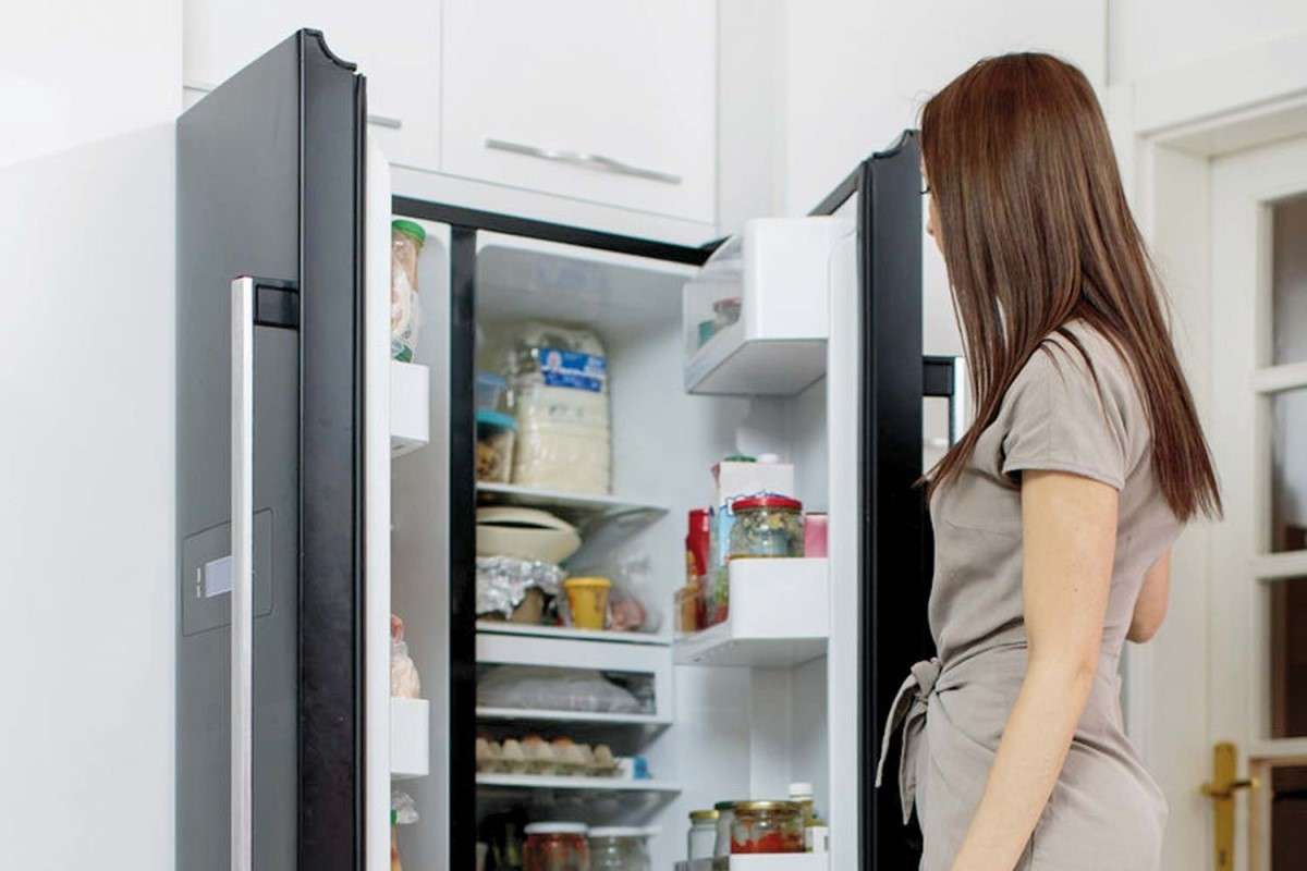 Bạn không nên xếp thực phẩm quá chật chội bên trong tủ