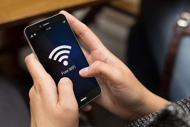 Dùng điện thoại phát wifi là cách hay để khắc phục tình trạng tivi kết nối internet không được