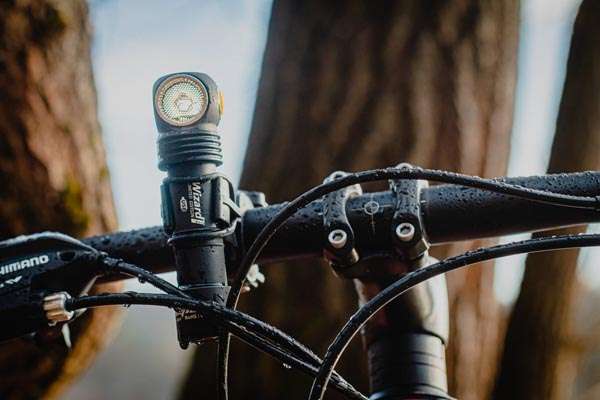 đèn pin xe đạp tiện dụng