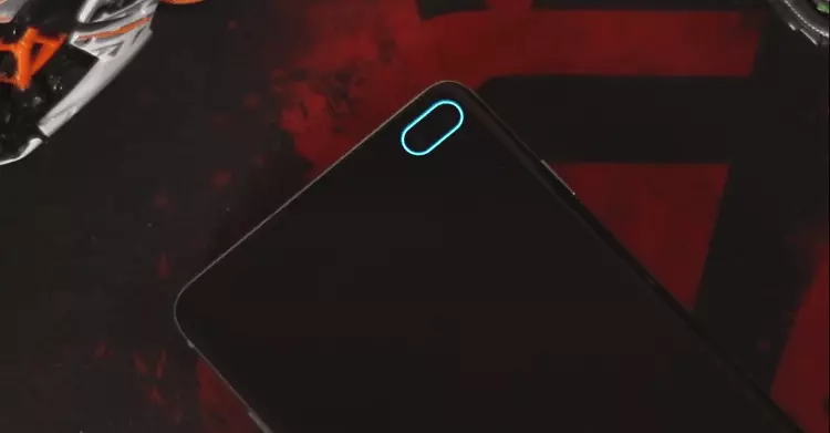 Galaxy S10 hiển thị thông báo bằng đèn LED ngay trên camera rất độc đáo