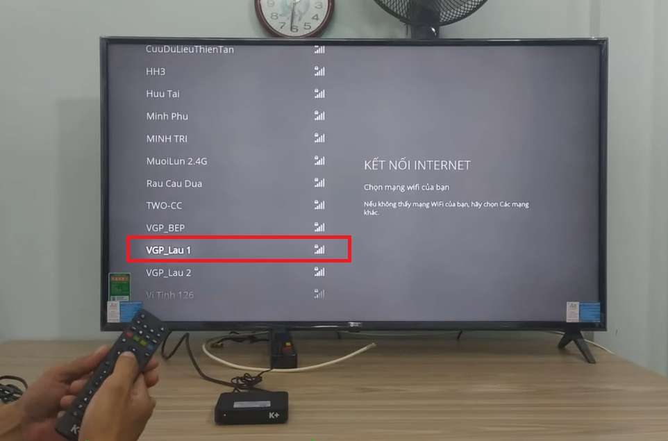 Sau đó, bạn kết nối với mạng Internet qua cáp hoặc Wifi với K+ TV box.