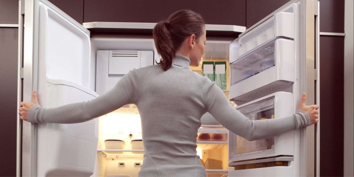 Thói quen mở cửa tủ lạnh quá lâu hoặc mở quá thường xuyên