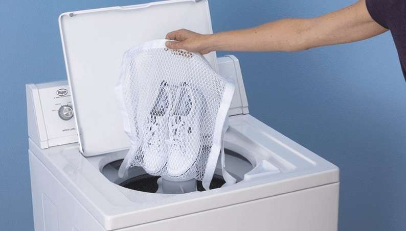 Cách làm sạch giày đơn giản và nhanh chóng với máy giặt